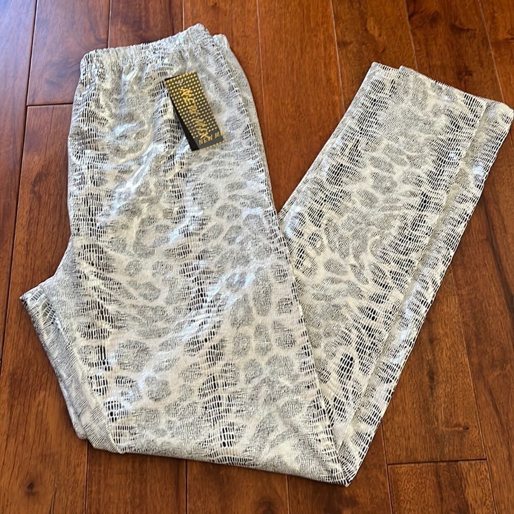 New, New Mix sparkle leggings silver white and black snakeskin pattern
